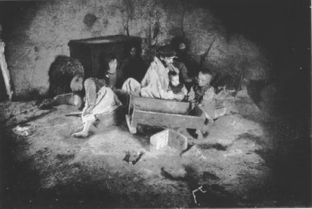 Photo d'une famille irlandaise durant la "Grande Famine", auteur inconnu, 1846. © Wikimedia Commons, domaine public.