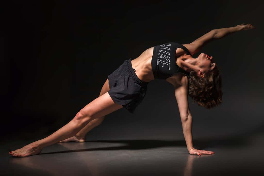  Femme avec une brassière de sport © Shutterstock