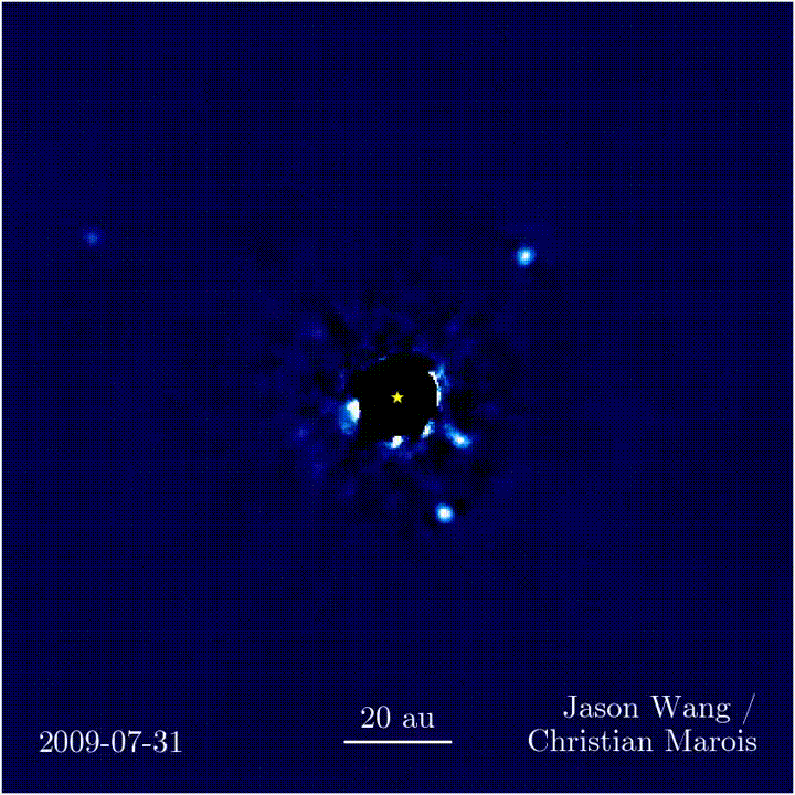 Animation de l’orbite partielle des quatre exoplanètes autour de la jeune étoile HR 8799. Celle-ci, au centre, est masquée par un disque noir. © Jason Wang, Christian Marois