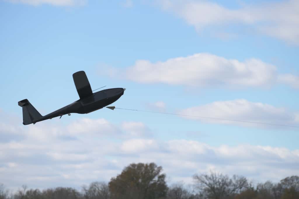 Le drone <em>Hybrid Tiger </em>de<em> l'US Naval Research Laboratory lors du vol test</em>. © US Navy, Jonathan Steffen