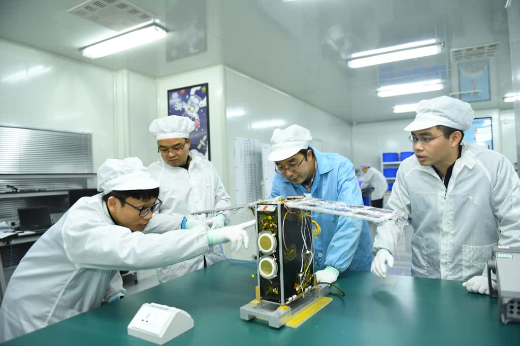 Le satellite Dianfeng de Spacety équipé du système de propulsion à iode de ThrustMe, une « <em>spin-off</em> » du Laboratoire de physique des plasmas (LPP). © Spacety