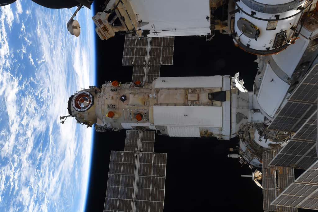 Le module russe Nauka, après son amarrage au module Zvezda. © ESA, T. Pesquet