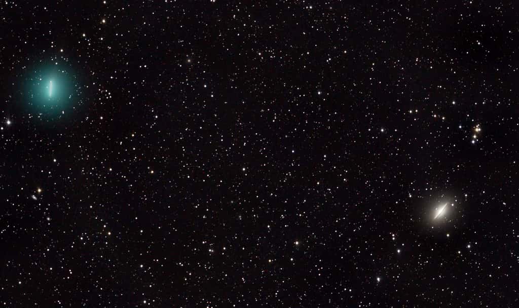 À gauche, la comète Iwamoto, à droite, la galaxie du Sombrero (M104). © Ian Griffin (<em>Otago Museum</em>), Apod