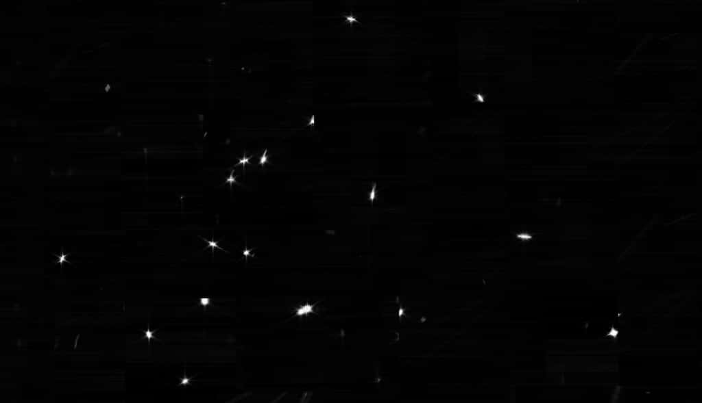 Cette mosaïque d'images a été créée en pointant le télescope vers une étoile brillante et isolée de la constellation de la Grande Ourse connue sous le nom de HD 84406. Cette étoile a été choisie spécifiquement parce qu'elle est facilement identifiable et son environnement sur la voûte céleste non encombré par d'autres étoiles de luminosité similaire, ce qui aide à réduire le bruit de fond. Les résultats correspondent étroitement aux attentes et aux simulations. © Nasa