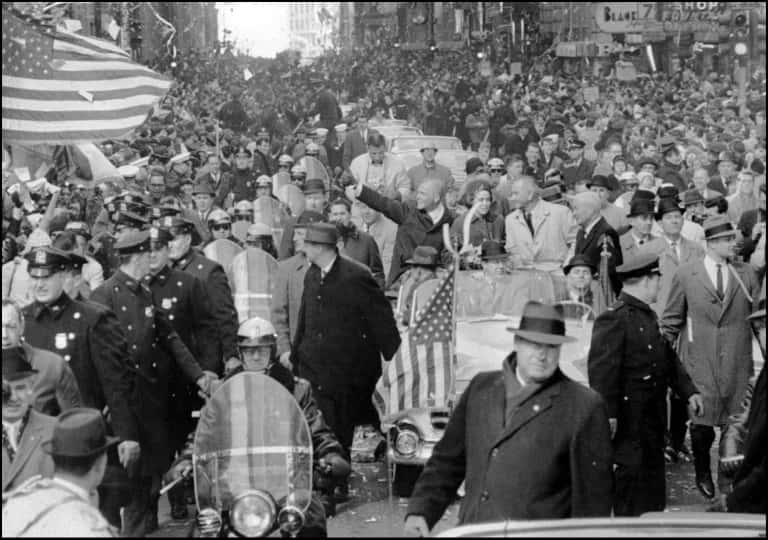 Après son retour sur Terre, le héros national John Glenn défile à New York lors d'une parade célébrant son exploit. © Nasa