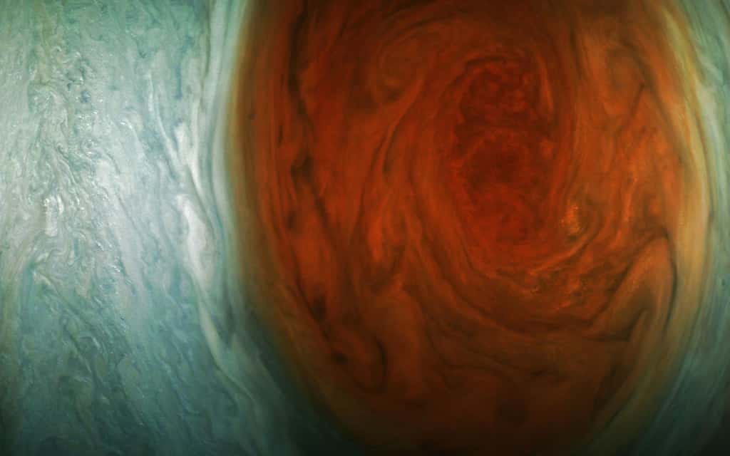 La Grande Tache Rouge de Jupiter photographiée par Juno le 10 juillet 2017. La sonde était à 9.866 km au-dessus de la tempête. © Nasa, JPL-Caltech, SwRI, MSSS, Gerald Eichstadt
