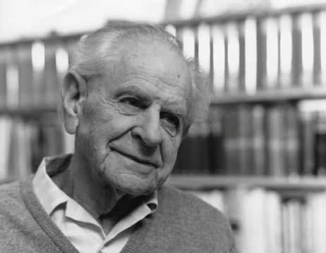 Karl Popper (1902-1994) est l'un des plus importants philosophes du XX<sup>e</sup> siècle. Il est surtout connu pour l'introduction de son fameux critère de réfutabilité en philosophie des sciences. On lui doit aussi des réflexions sur les rapports entre l'esprit et la matière, en compagnie du prix Nobel de médecine John Eccles. © Lucinda Douglas-Menzies, DP 