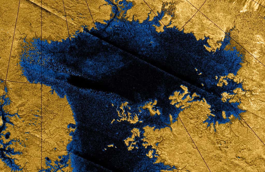 Ligeia Mare, montré ici dans une image en fausses couleurs obtenue en combinant des observations du radar de Cassini, est le deuxième grand lac sur Titan. Il mesure environ 420 km sur 350 km. Il est rempli d’hydrocarbures légers liquides, tels que l’éthane et le méthane. © Nasa, JPL-Caltech, ASI, Cornel