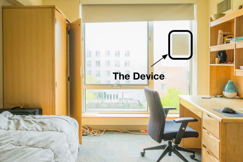 L’émetteur-récepteur sans fil développé par le MIT peut être placé dans une chambre pour diffuser des ondes radio dont les réflexions sont analysées par une IA. © Shichao Yue, MIT