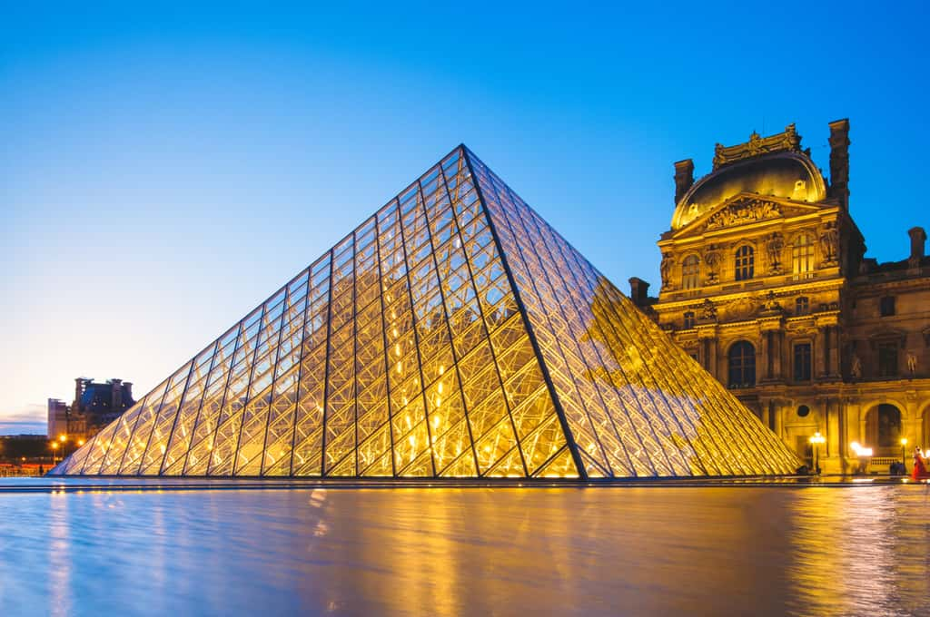 Qui pourrait désormais imaginer le Louvre sans sa pyramide ? © Richie Chan, Adobe Stock