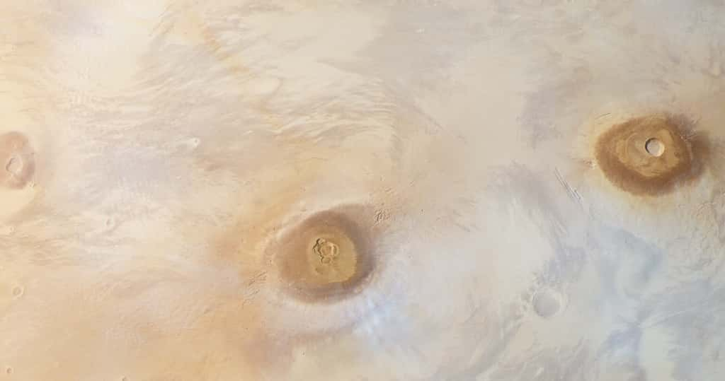 La région de Tharsis est bien connue pour ses hauts volcans. © ESA, DLR, FU Berlin, CC by-sa 3.0 IGO