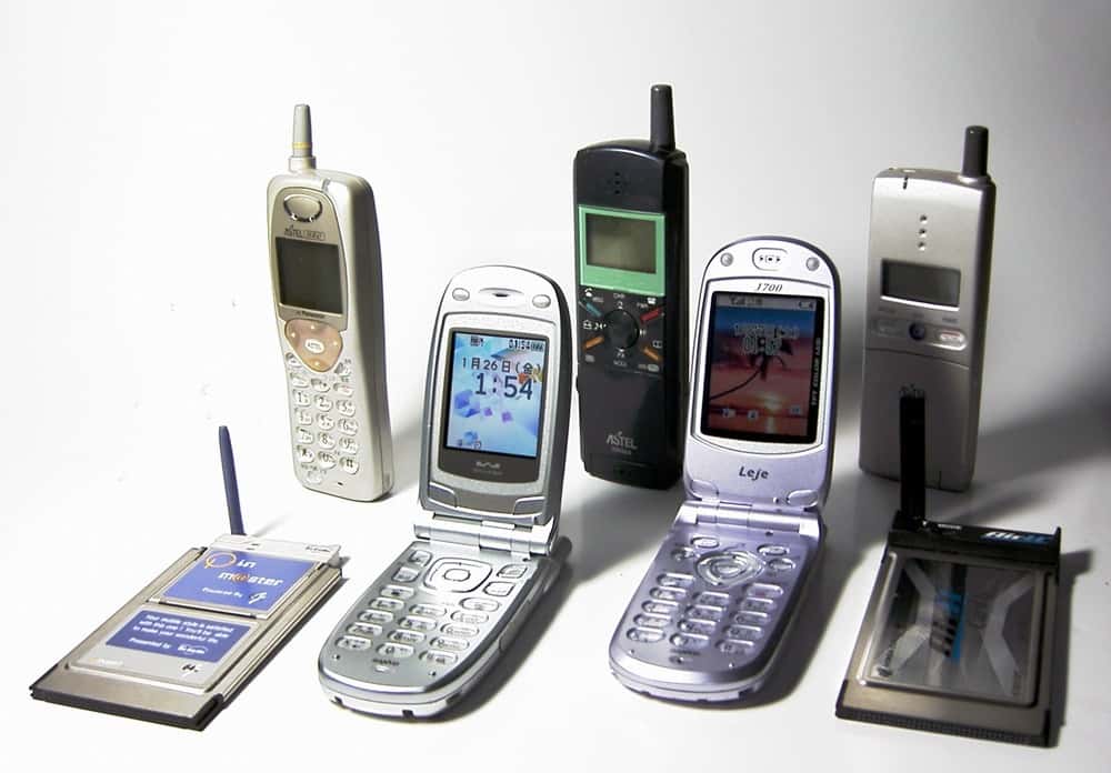 Divers téléphones mobiles de différentes générations. © Marus, <em>Wikimedia Commons</em>, Domaine public