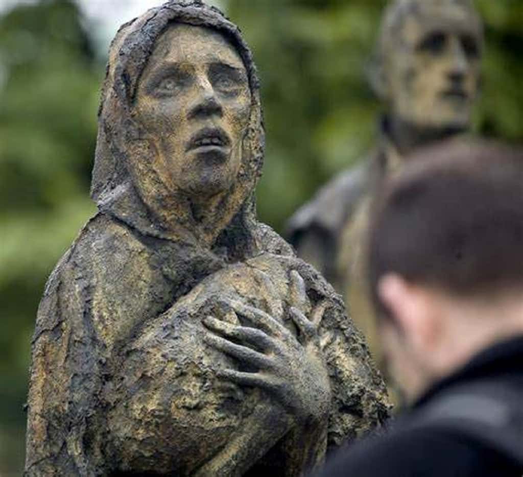 Mémorial de la "Grande Famine" en Irlande (photo détail d'une statue), sculpté par Rowan Gillepsie, Dublin, 1997. © Arap / Fotolia.