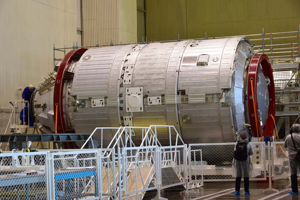 Une partie du module NEM qui sera le premier élément de la station Ross. Son lancement est prévu en 2028. À l'image, un modèle structurel qui ne sera pas le modèle de vol. © Roscosmos