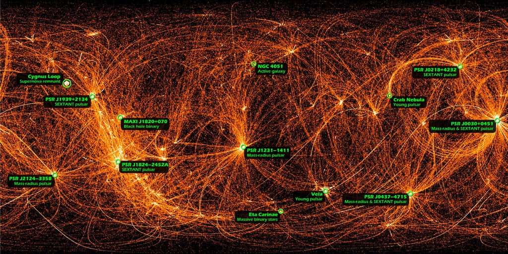 Cette image de tout le ciel montre 22 mois de données en rayons X enregistrées par Nicer. Certaines sources sont des étoiles à neutrons, d'autres des trous noirs (<em>black hole</em>). Les lignes que l'on voit proviennent du fait que Nicer effectue des mouvements périodiques pour se pointer vers des sources X bien précises, ce qui laisse les traces de ces mouvements (voir la vidéo ci-dessous). © Nasa/Nicer