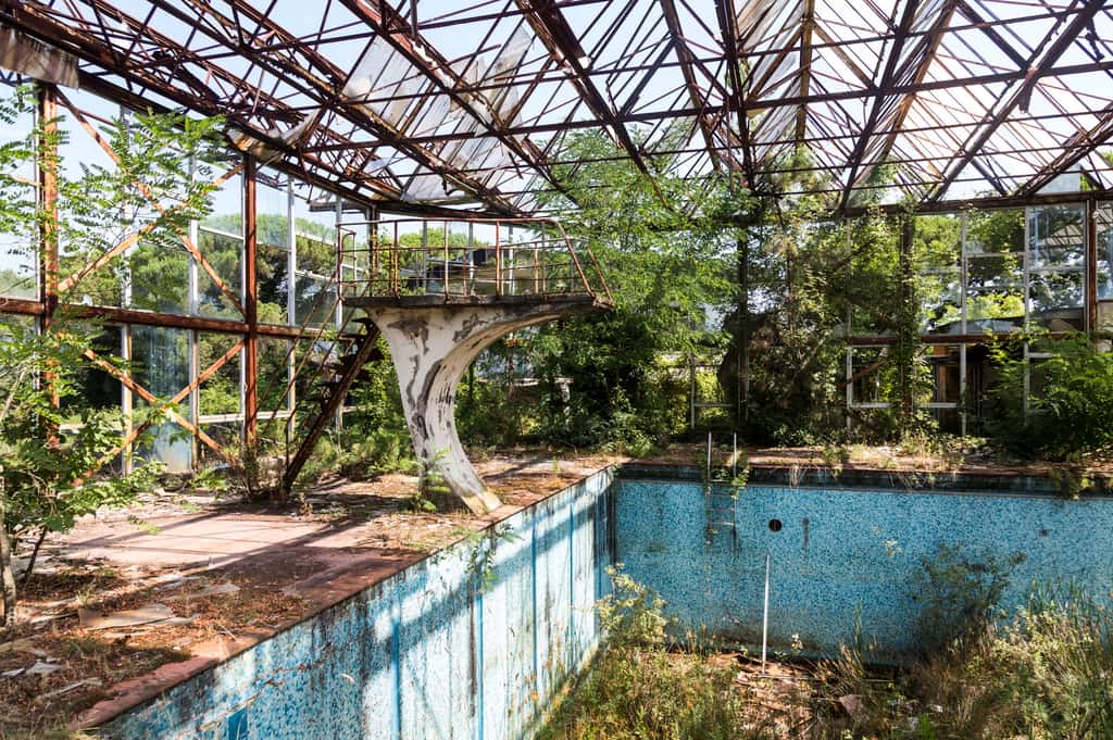 <em>Naturalia : Chronicle of Contemporary Ruins.</em> © Arie Basuki, <em>Environmental photographer of the year</em>