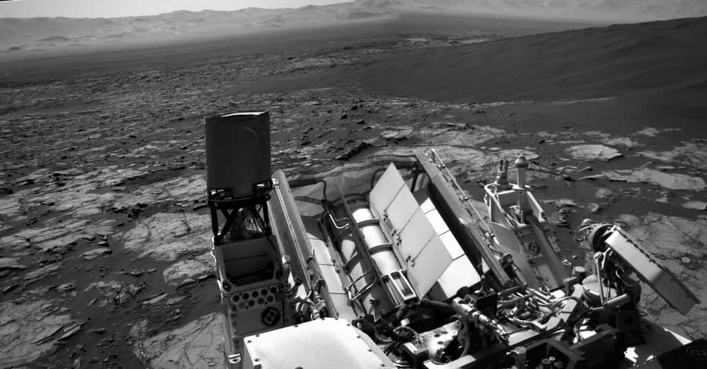 Le RTG de Curiosity, incliné à l'arrière du rover. © Nasa, JPL