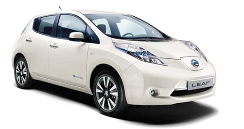 La Nissan Leaf SV est une hybride rechargeable. Autrement dit, la batterie peut être rechargée à l’aide d’une prise de courant, comme une voiture électrique. © Nissan