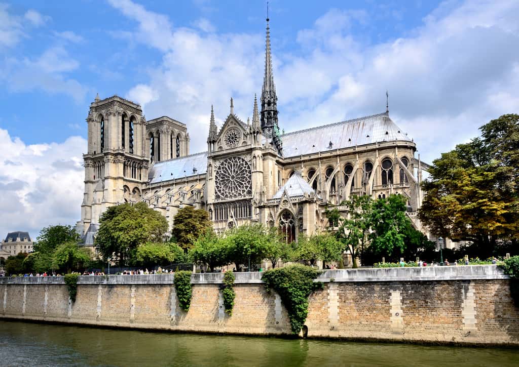 Notre-Dame de Paris pourrait retrouver la noblesse de sa charpente en bois reconstruite à l'identique. © Fabiomax, Adobe Stock