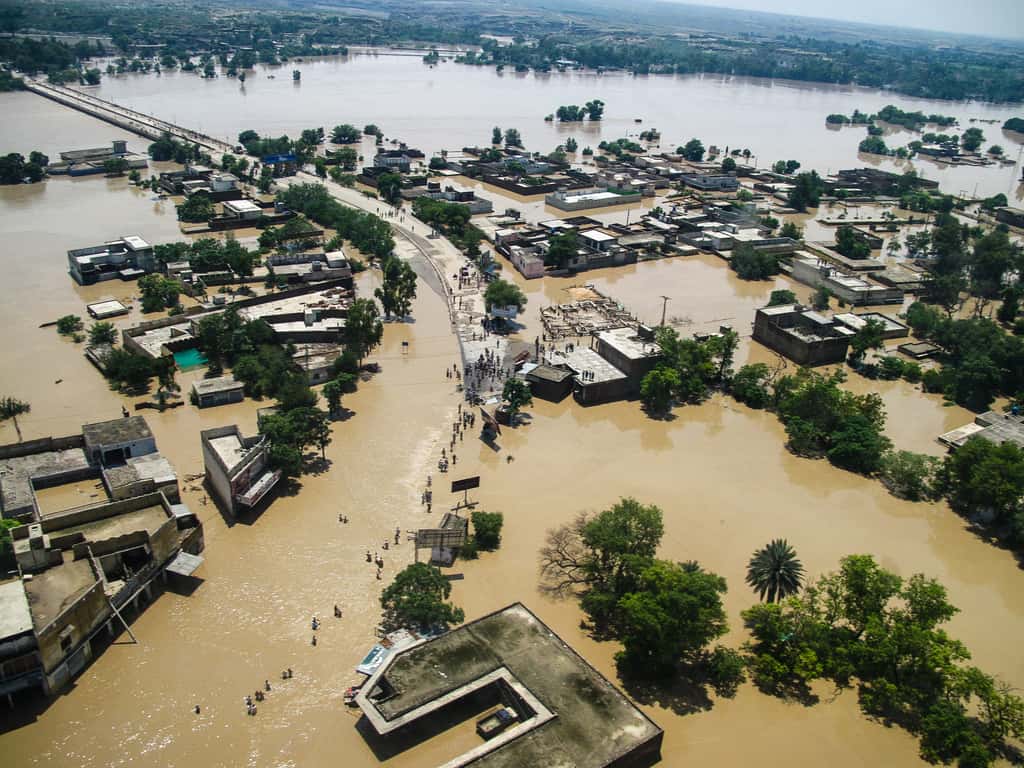 Les inondations et les sécheresses se feront de plus en plus nombreuses avec le réchauffement climatique © trentinness, Adobe Stock