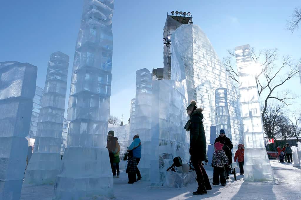 Le Palais de neige de « Bonhomme Carnaval », un décor fait de neige et de glace. © Wikimedia Commons, <a href="https://creativecommons.org/licenses/by-sa/4.0/deed.en" target="_blank">CC by-sa 4.0</a>