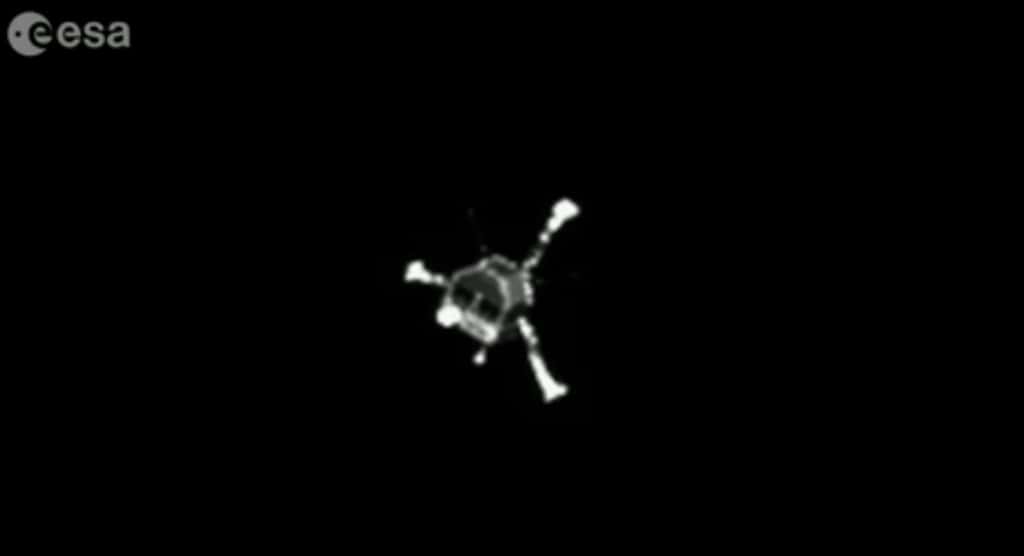 Le robot Philae, avec les jambes du train d'atterrissage déployées, photographié jeudi 12 novembre 2014 durant sa descente depuis la sonde spatiale Rosetta. © Esa