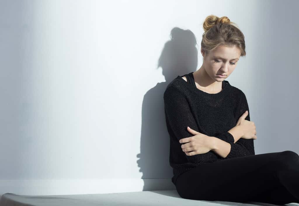 Face à l'isolement, trouvez de l’aide auprès d’associations spécialisées dans l’anorexie. © Photographee.eu, Shutterstock