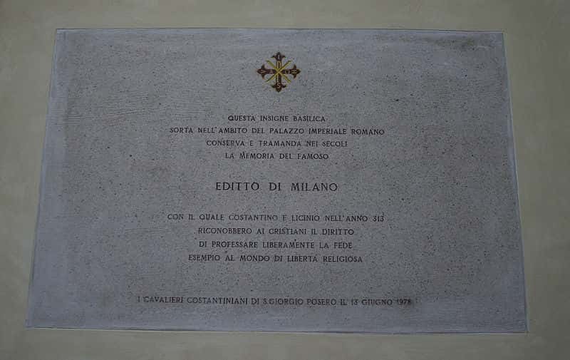 Plaque commémorative dans l’église San Giorgio al Palazzo près du palais impérial de Milan où fut promulgué l’édit. © Giovanni Dall'Orto, mars 2007, <em>Wikimedia Commons</em>