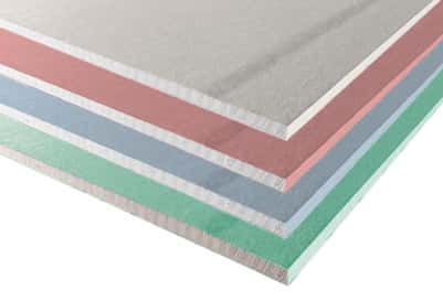 Vert, bleu, rose, gris..., la couleur permet d'identifier facilement quelle plaque de plâtre utiliser en fonction des travaux à effectuer. © Siniat