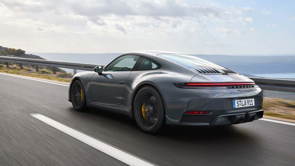 Avec son nouveau flat-six de 3.6, la 911 GTS T-Hybrid réalise le 0 à 100 en 3 secondes. © Porsche