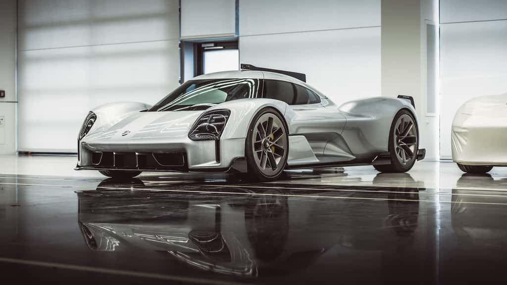 En 2017, les designers de Porsche ont voulu créer une version de route de la <a title="Une Porsche hybride explose le record du tour au Nürburgring" href="//www.futura-sciences.com/tech/actualites/voiture-porsche-hybride-explose-record-tour-nurburgring-71857/">Porsche 919 Hybrid</a>. Nul doute que de richissimes particuliers auraient sorti leur carnet de chèque pour se l’offrir si elle avait vu le jour. © Porsche