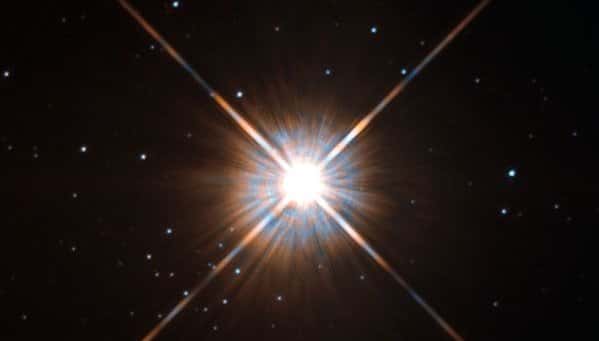 L'étoile la plus proche du Soleil, Proxima Centauri, photographiée avec le Wide Field and Planetary Camera 2 (WFPC2). © Nasa, Esa