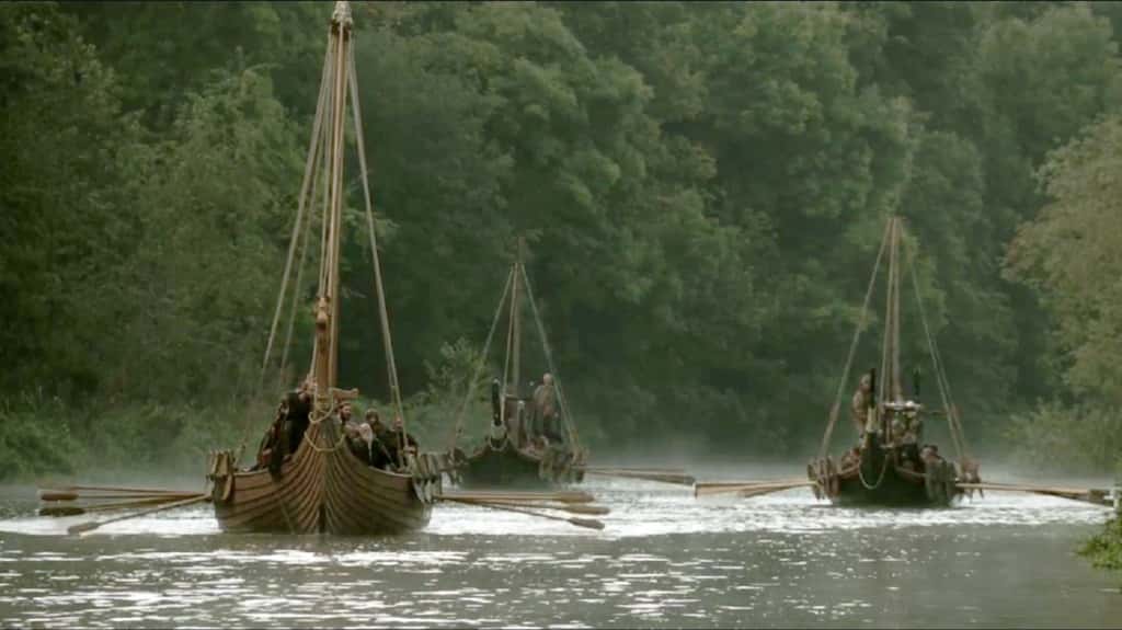 Remontée de fleuve par des bateaux vikings ; scène de la série TV Vikings, sur History. © Histoire Normandie.