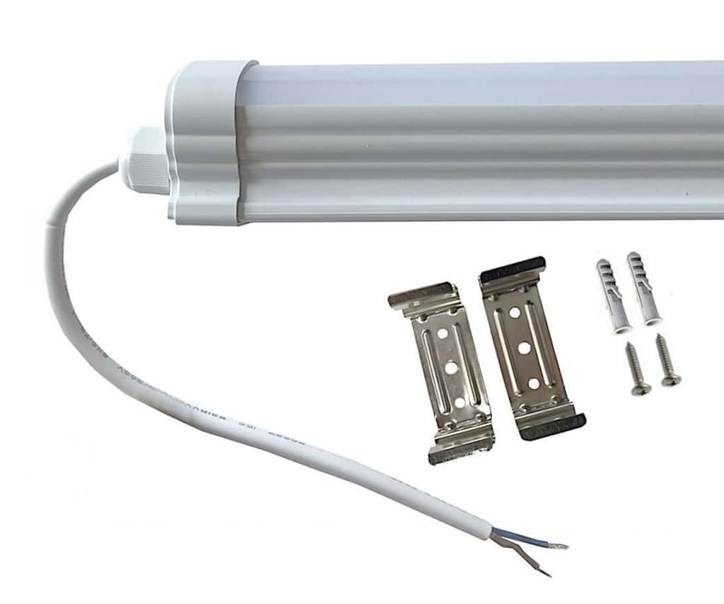 Les réglettes LED étanches existent en versions simples ou doubles. En photo, modèle fourni prêt à installer pour branchement direct en 230 V. © Silamp 