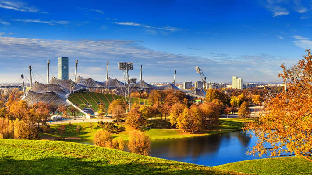 Le stade olympique de Munich, structure tout en légèreté ! © rustamank, Adobe Stock