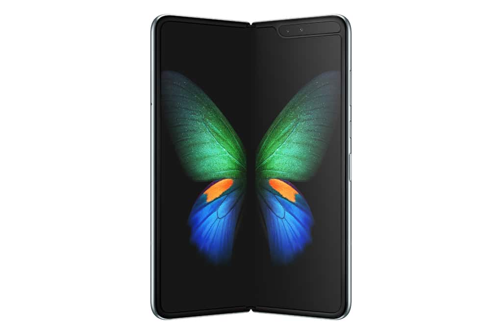 Replié, le Galaxy Fold est doté d’un petit écran de 4,6 pouces. Déployé, il se transforme en une tablette de 7,3 pouces dont la charnière est presque invisible. © Samsung