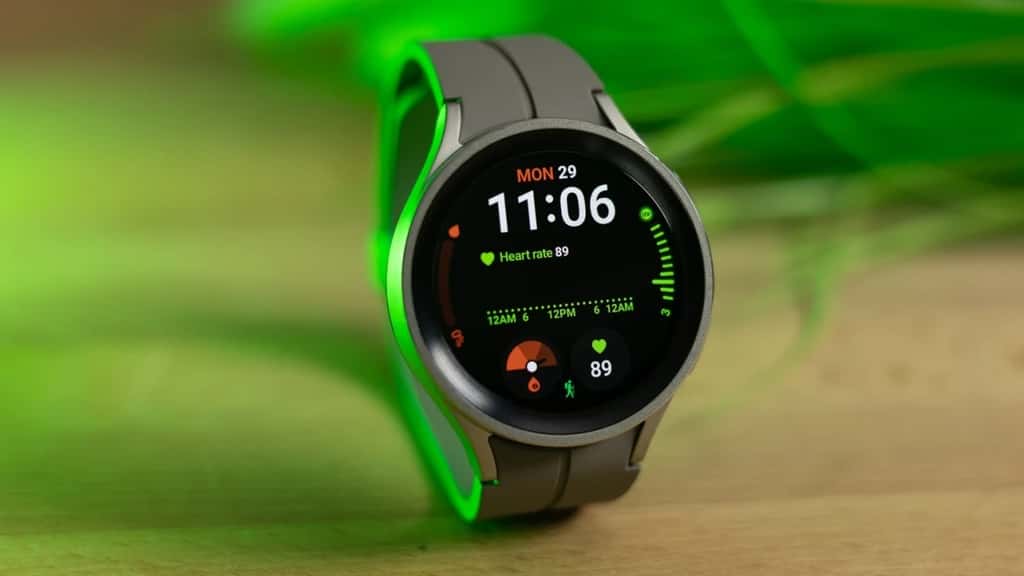 La Samsung Galaxy Watch 6 n'est pas une simple montre de tous les jours, c'est une montre connectée qui est dotée de nombreuses fonctionnalités et se démarque avec un design amélioré. © Samsung