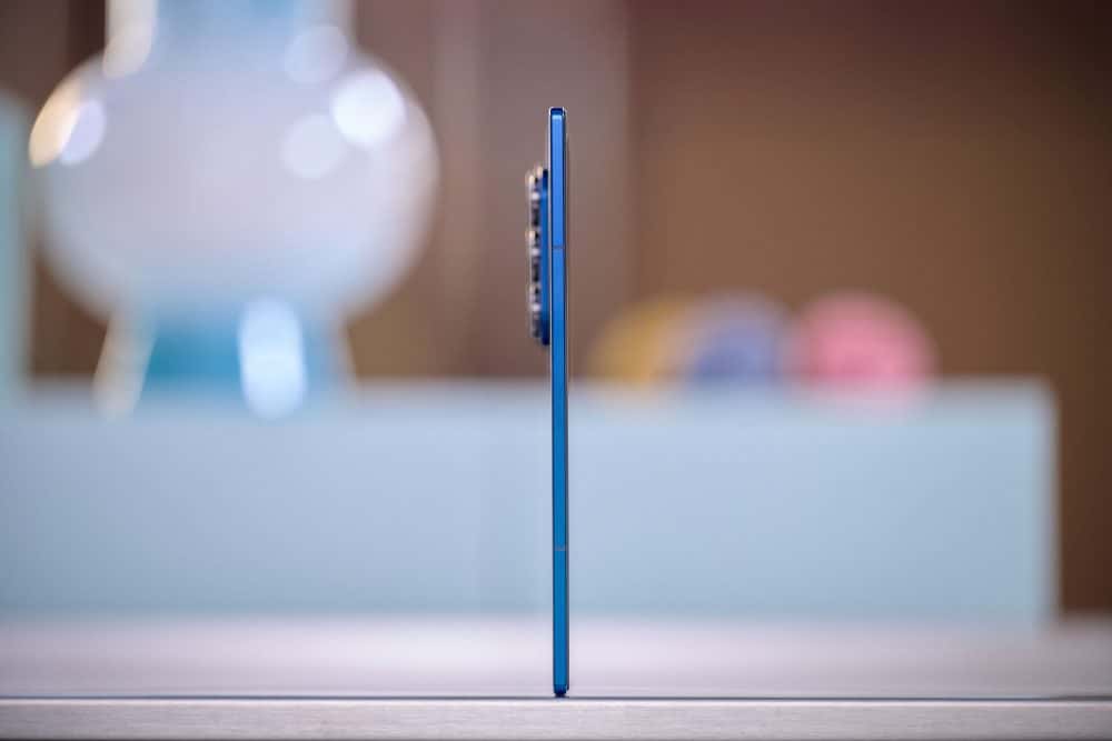 Le Galaxy Z Fold7 est extrêmement fin, mesurant seulement 4,5 mm d’épaisseur déplié (hors caméra). © Samsung