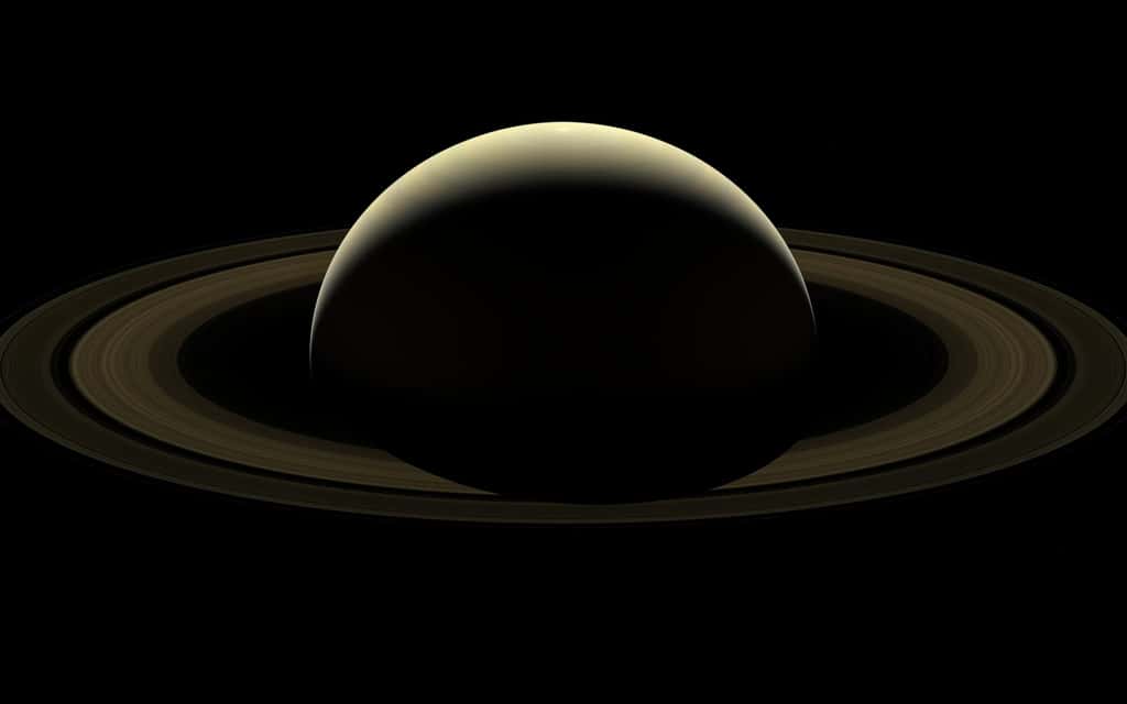 Mosaïque d’images prises par Cassini le 13 septembre 2017, composant le portrait d’adieu de la vénérable sonde spatiale. © Nasa, JPL-Caltech, Space Science Institute