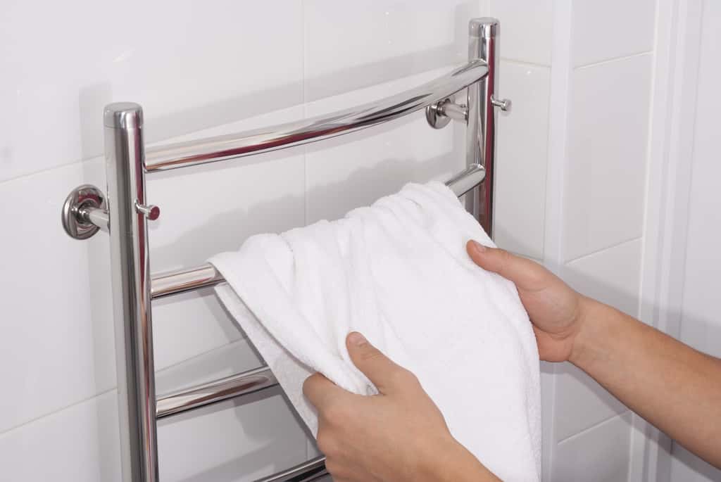 Il existe un vaste choix de sèche-serviettes et de radiateurs électriques. © Kuchina, Adobe Stock