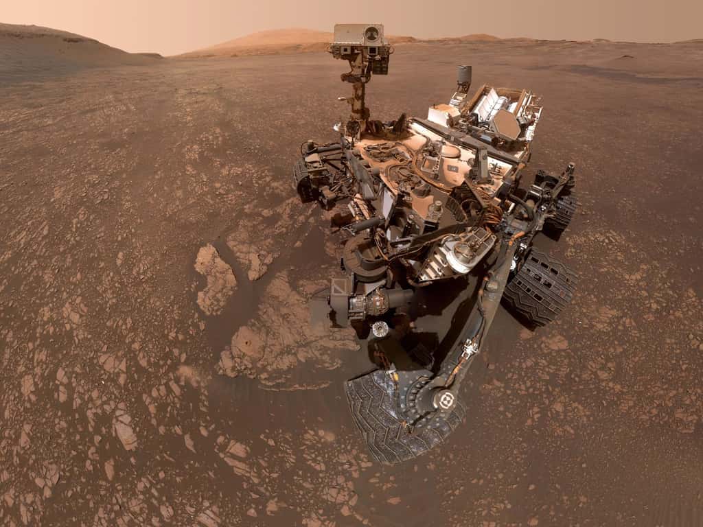 Cinquante-sept images individuelles composent ce nouveau selfie de Curiosity créé le 12 mai. Téléchargez l'image en haute résolution <a href="https://photojournal.jpl.nasa.gov/jpeg/PIA23240.jpg" target="_blank">ici</a>. © Nasa, JPL-Caltech, MSSS