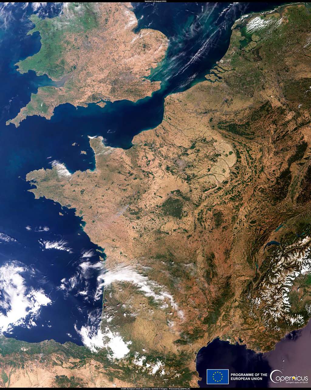 La Terre observée par le satellite Sentinel 3 le 9 août 2022. Cette image satellitaire, que nous décrypte Clément Albergel, est le fil conducteur de cet article. © Copernicus Sentinel data (2022), ESA, CC by-sa 3.0 IGO