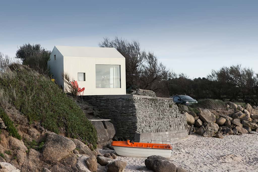Incroyable petite maison qui donne l'impression d'être en suspension. © Freaks Architecture