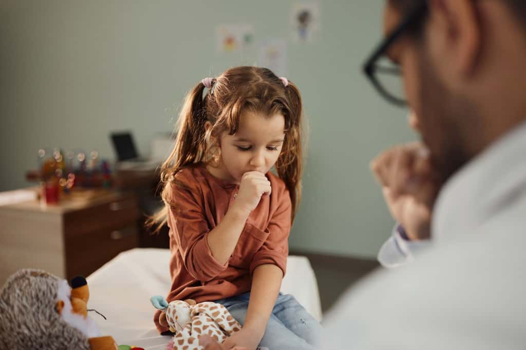 Un médecin urgentiste donne sa recette contre la toux persistante. © skynesher, iStock