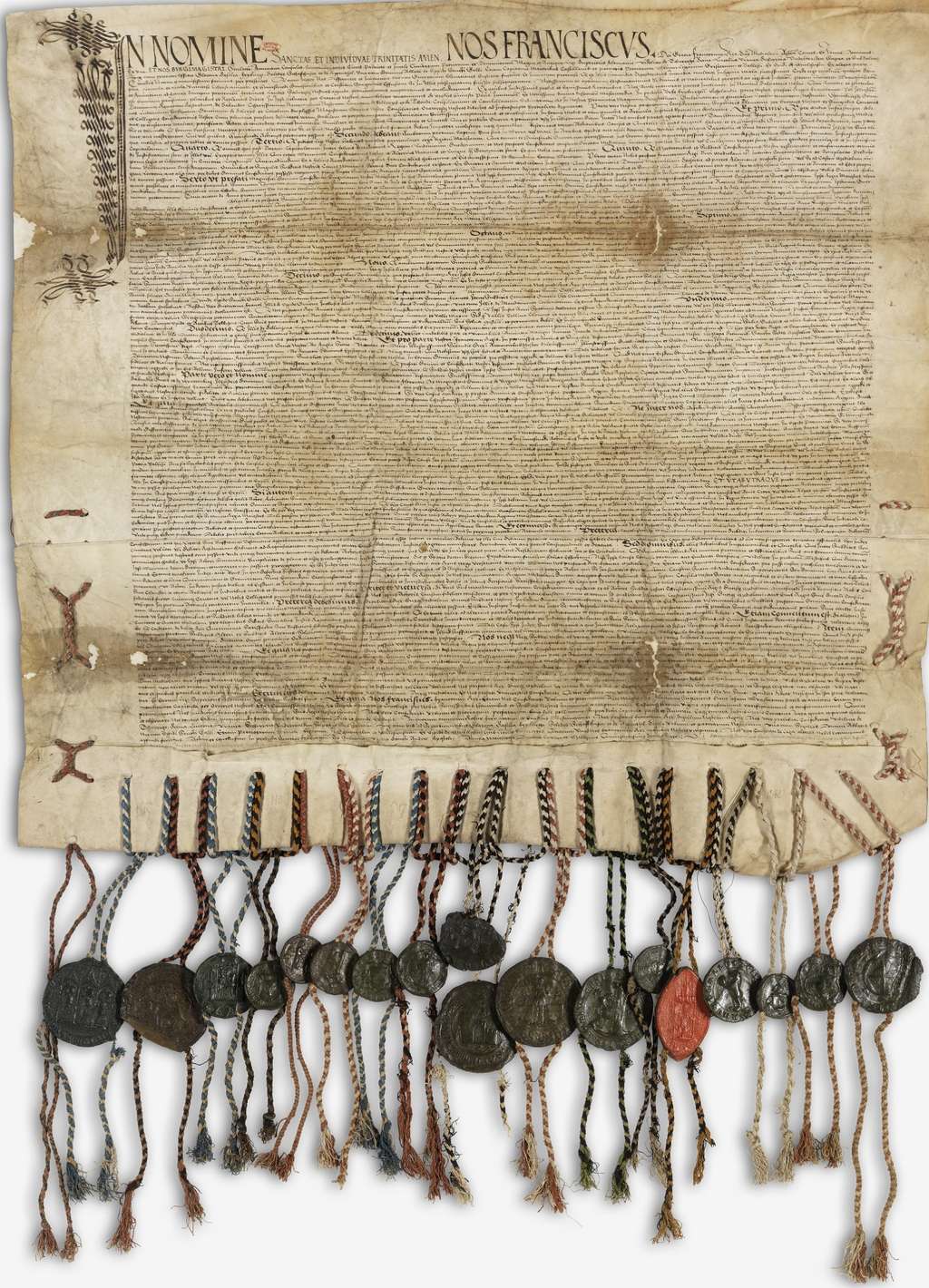 Traité de Paix perpétuelle de Fribourg, signé en 1516 entre les treize cantons suisses et le roi de France. Exemplaire en latin conservé aux Archives nationales de France. © <em>Wikimedia Commons</em>, domaine public