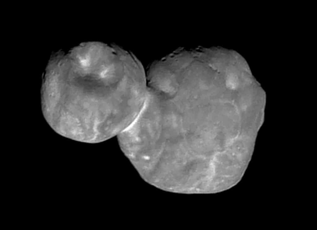 C'est à ce jour l'image la plus précise d'Ultima Thulé. Vu sous cet angle, l'astéroïde bilobé ressemble à un bonhomme de neige. Ce qu'il n'est pas finalement. © Nasa, SwRI, JHUAPL