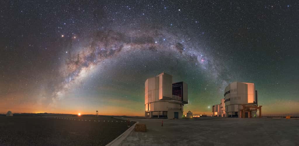 Les différents télescopes formant le VLT. © ESO