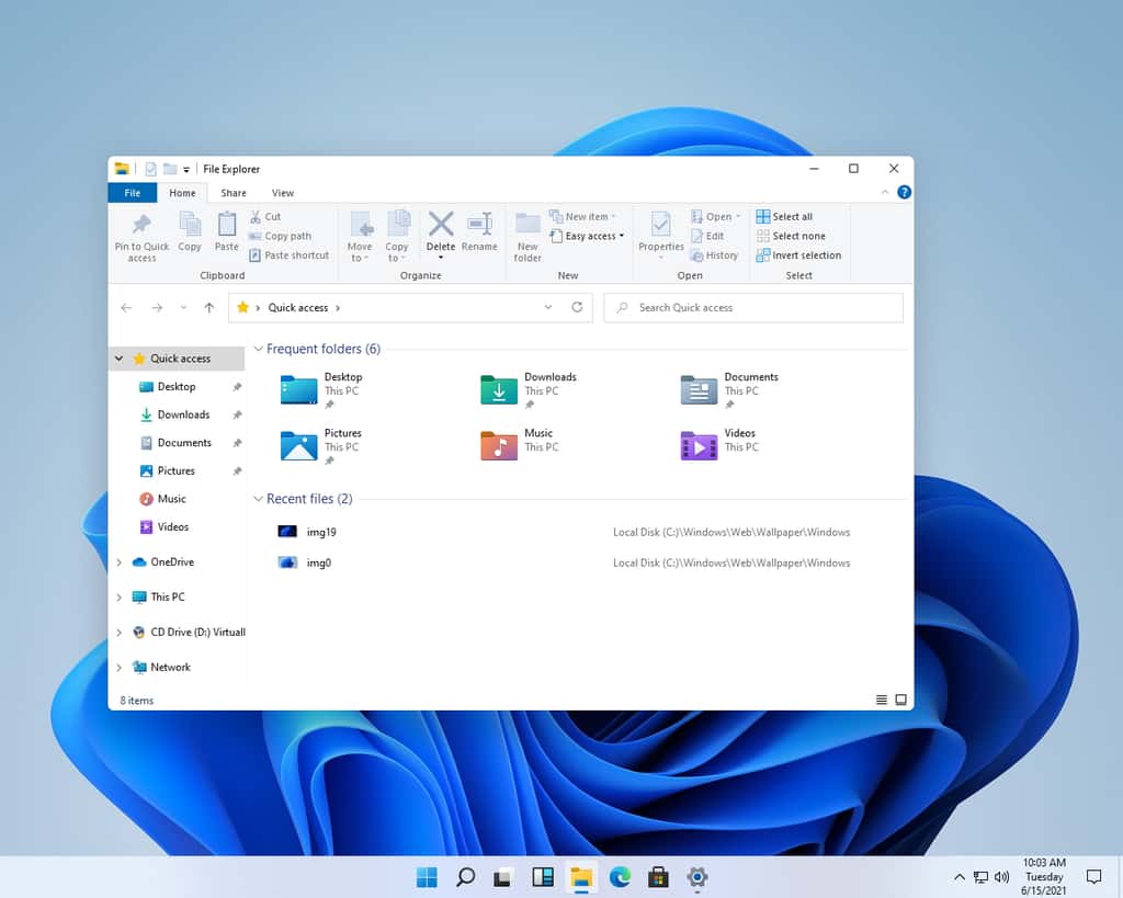 Le nouveau bureau de Windows 11 dispose avec les icônes de la barre des tâches centrées et des fenêtres dotées de coins légèrement arrondis. © Baidu