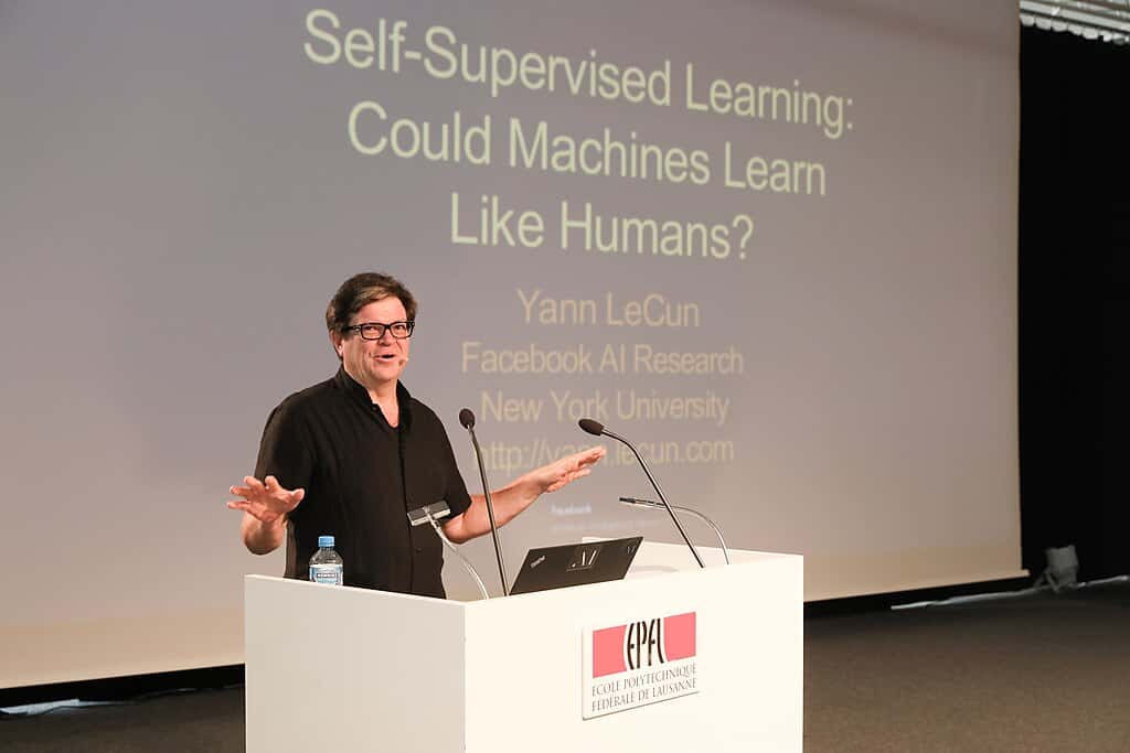 Yann Le Cun a reçu le Prix Turing 2019 pour ses travaux sur le deep learning. La photo le montre donnant une conférence à l’EPFL de Lausanne en octobre 2018. © Alain Herzog