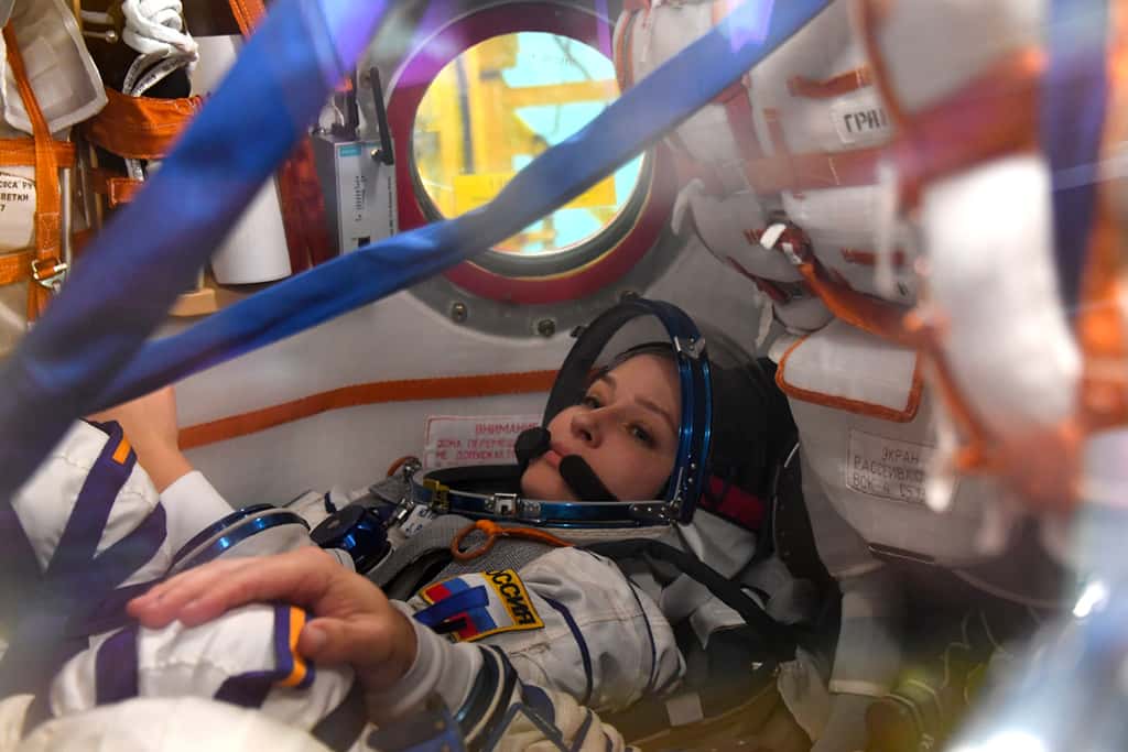 L'actrice Yulia Peresild à l'entraînement à bord d'une capsule Soyouz. © Roscosmos
